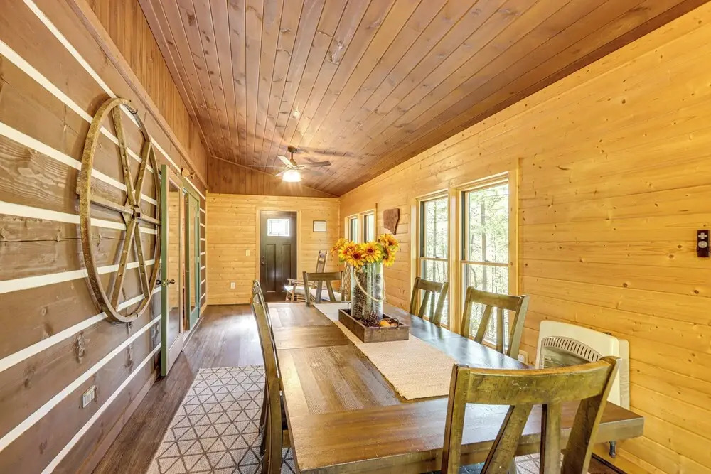 Blue Ridge Cabin w/ Hot Tub, Fire Pit, & Game Room