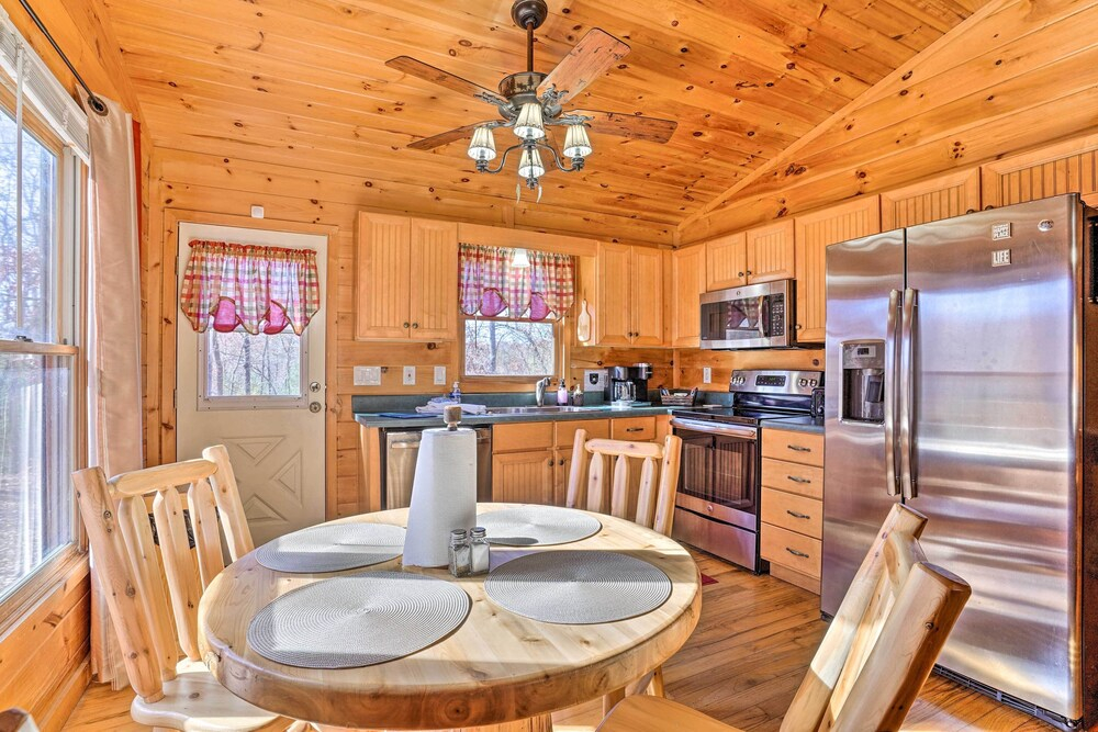 'serenity Cabin' w/ Furnished Deck