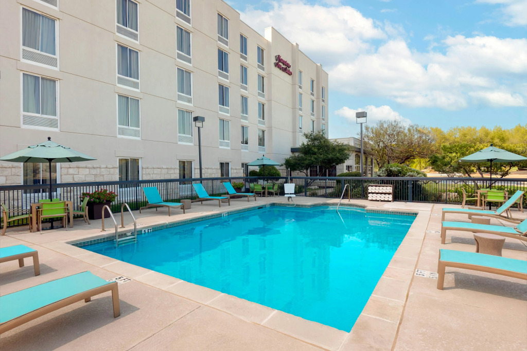 Hampton Inn & Suites-Austin Airport