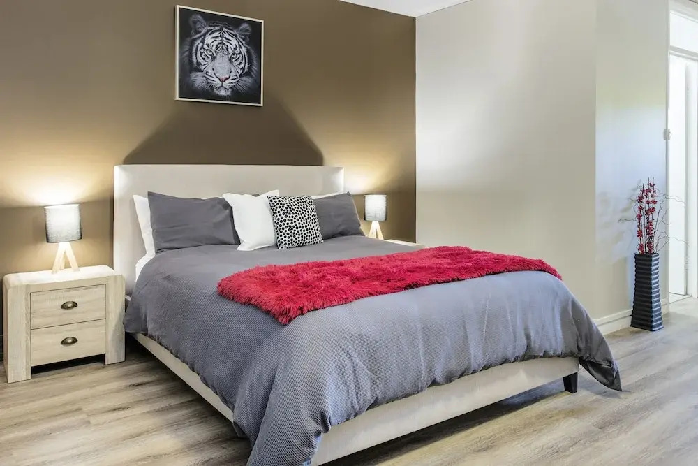 Studio 412 - ocean and sunset views on a budget