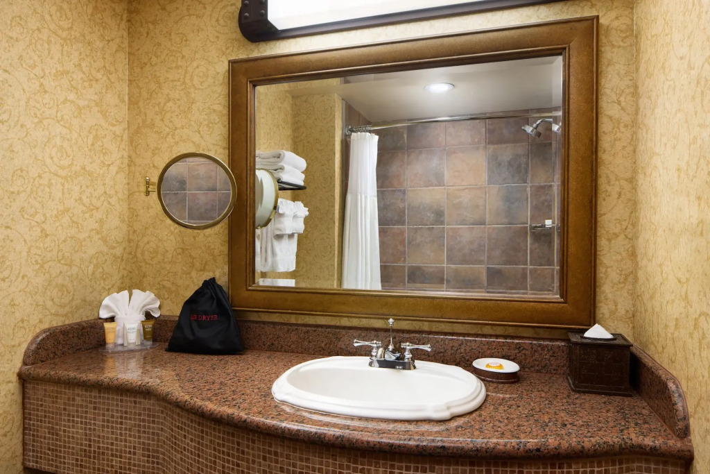 Chateau on the Lake Resort Spa and Convention Center
