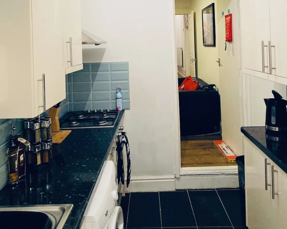 Spacious Four Bedroom Home, 3 Bathrooms - Coventry