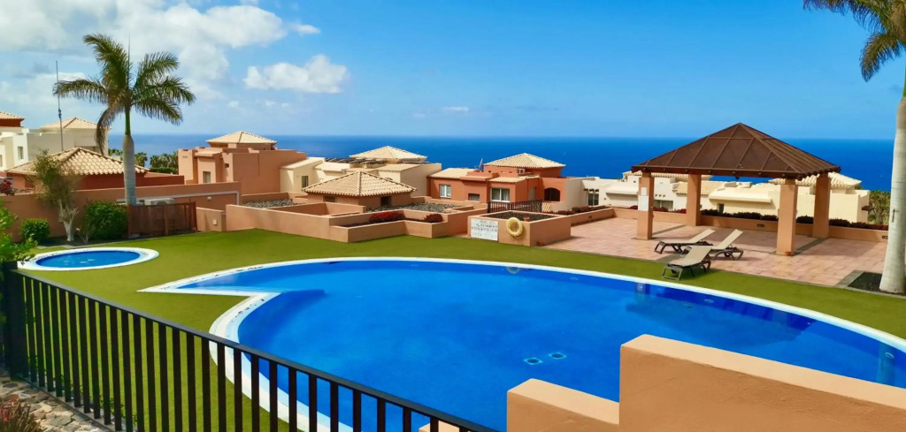 Villa mit Meerblick und Pool direkt am Golfplatz von Adeje
