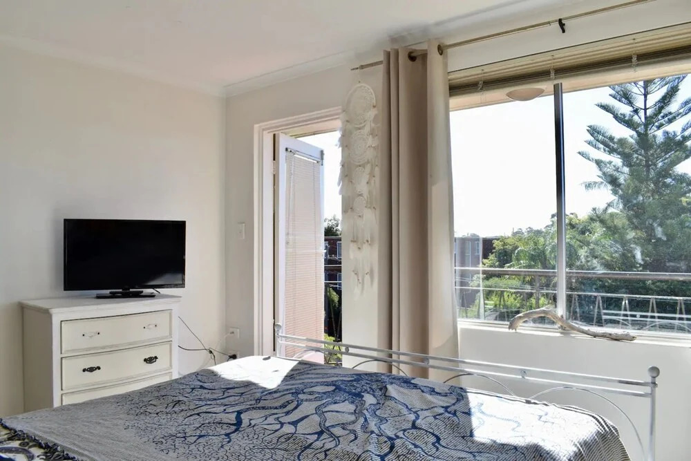 BRIGHT and airy TOP FLOOR apartment with FAB views