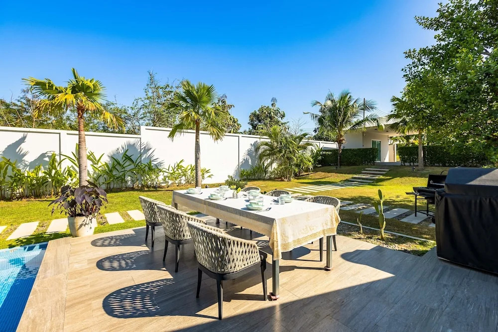 Large Private Pool Villa with 7 Bedrooms 7B