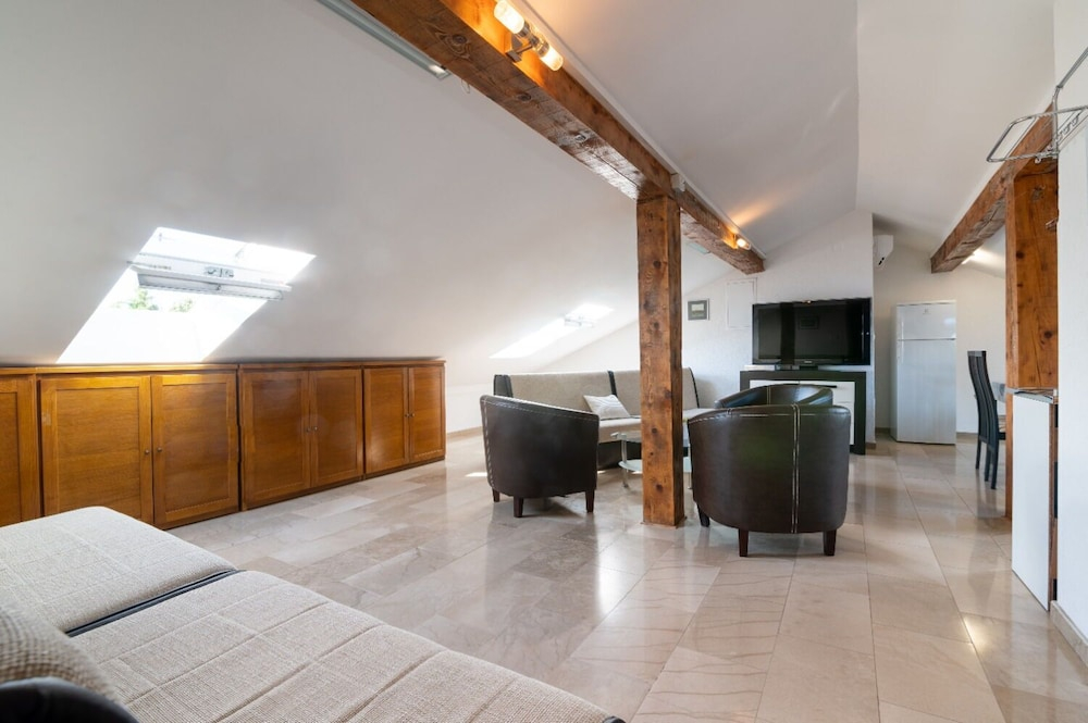 Apartments Tiho