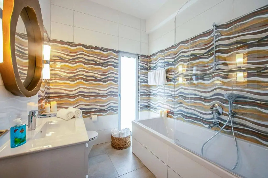 Protaras Art House Seviews