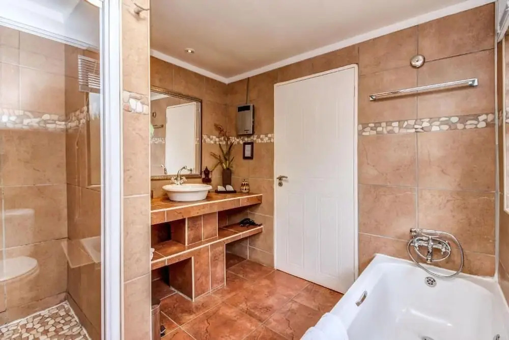 Sitatunga Guest Lodge - Sandton - Airport Shuttle - Solar & Borehole