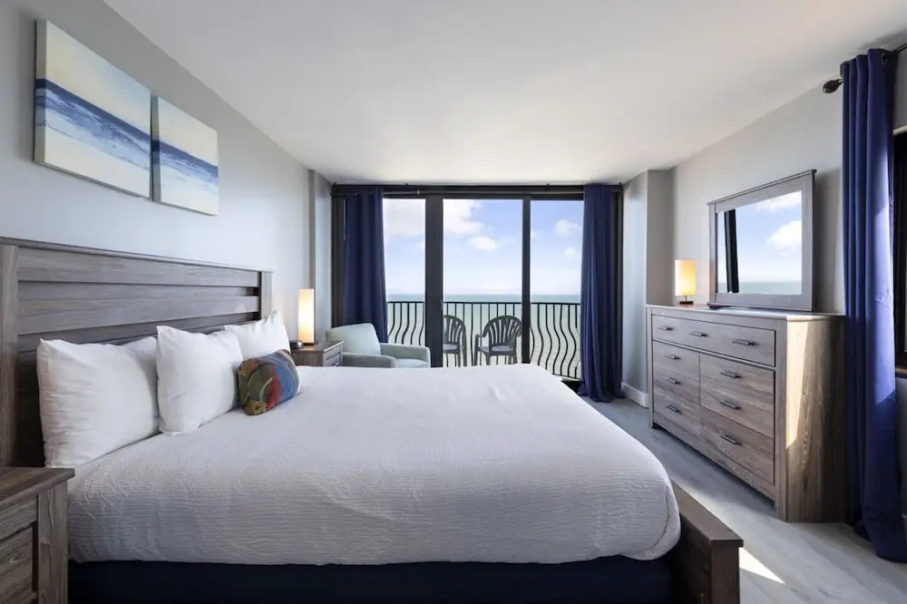 Private 3BR's at Palms by Hosteeva