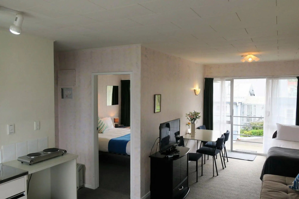 Roselands Motel