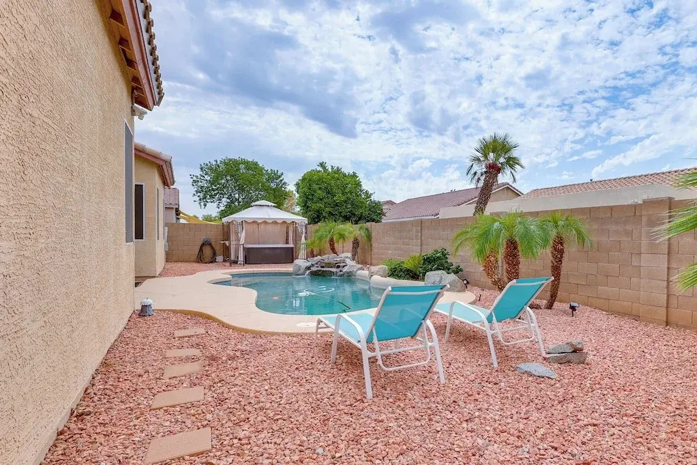 4 Mi to Riparian Preserve: Mesa Abode w/ Hot Tub