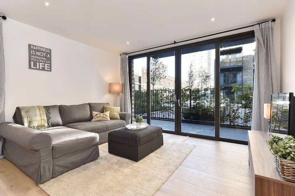 Bright, Spacious 2 bed Flat in Battersea, Sleeps 6