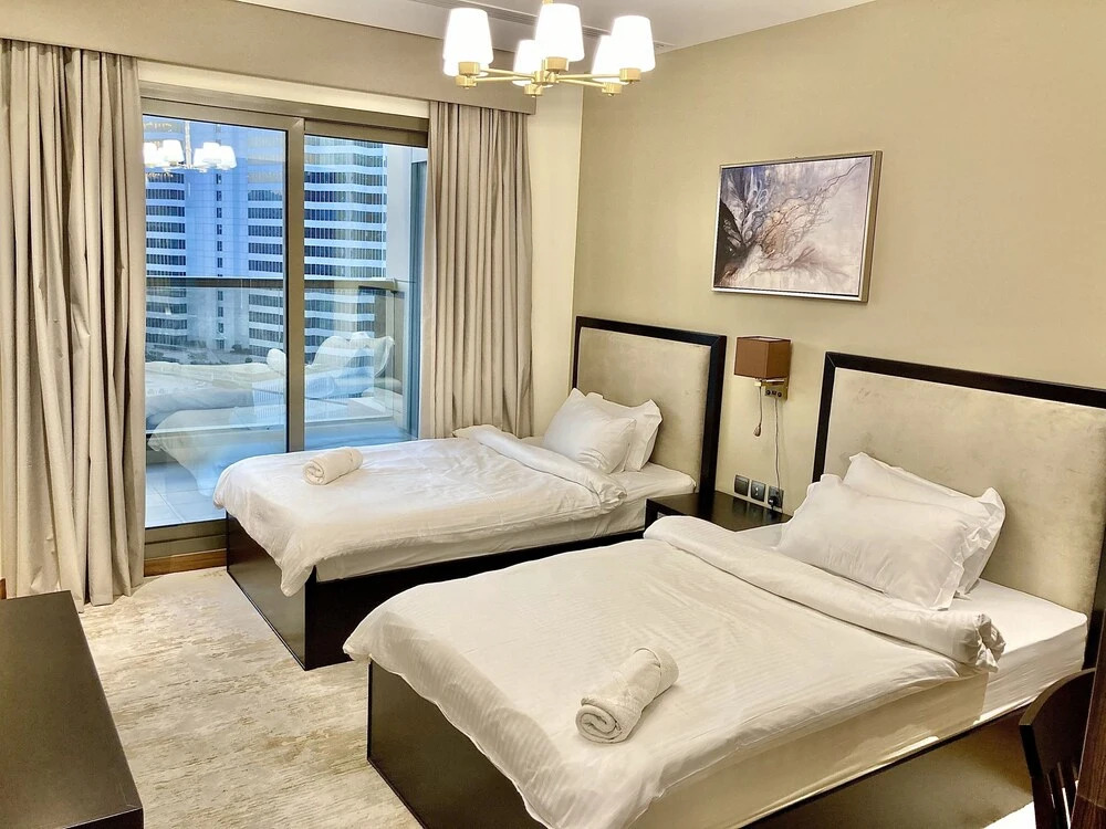 SuperHost - Elite Apartment With Canal and City Skyline Views