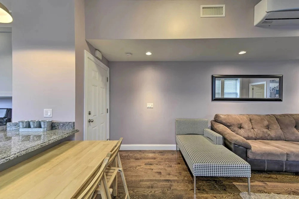 Boston Apartment < 10 Mi to Top Universities