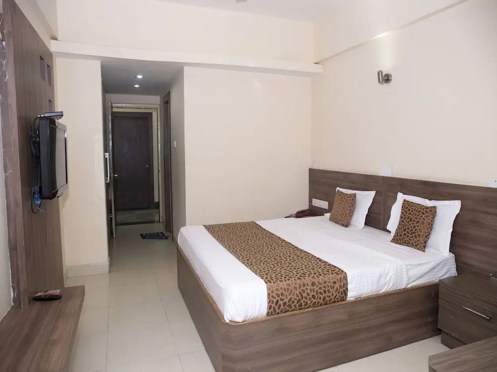 OYO 8109 Hotel Basera