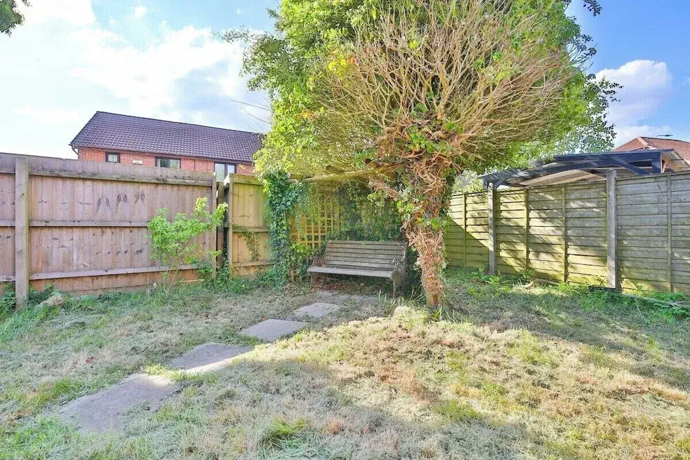 Homely 5 Bed House - 15 Mins to Cardiff City