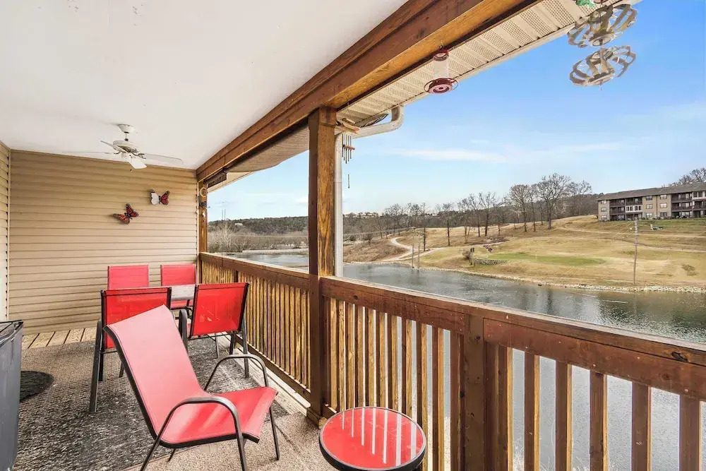 Stunning Water View Pet Friendly, Indoor Pool