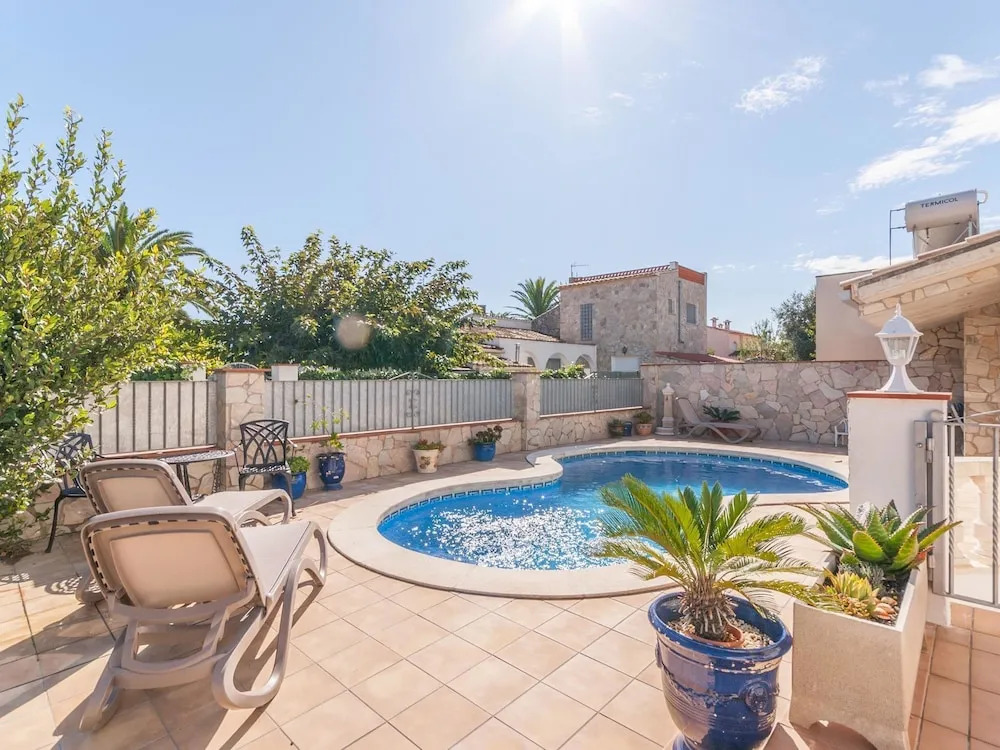 Ravishing Holiday Home near Beach in St. Pere Pescador
