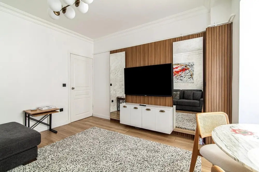 Colorful Flat Near Cevahir Mall and Sisli Metro