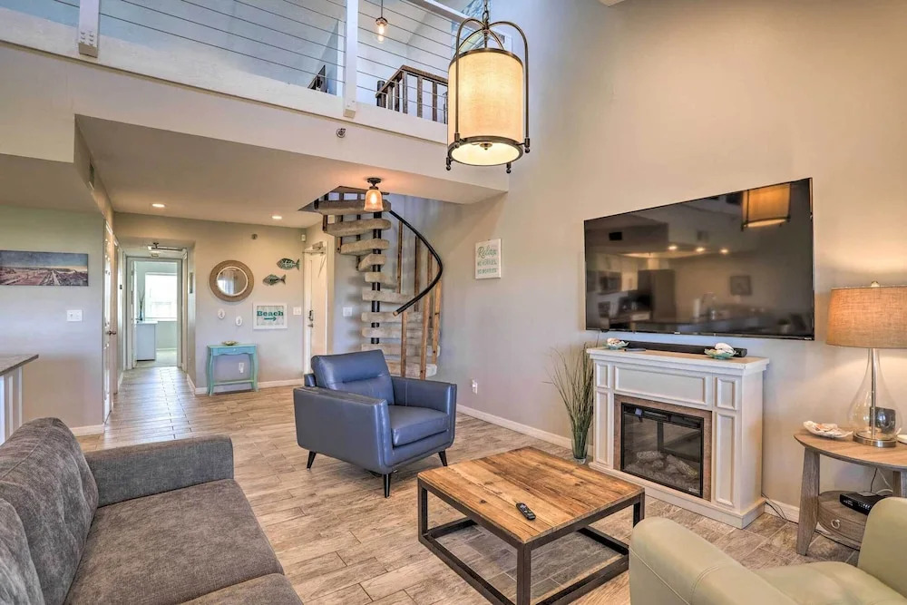 Heated Pool, Steps to Beach: Indian Shores Condo!