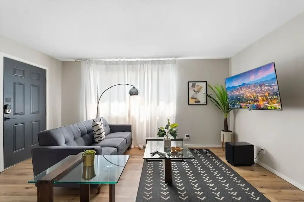 Fashion Square Apt8