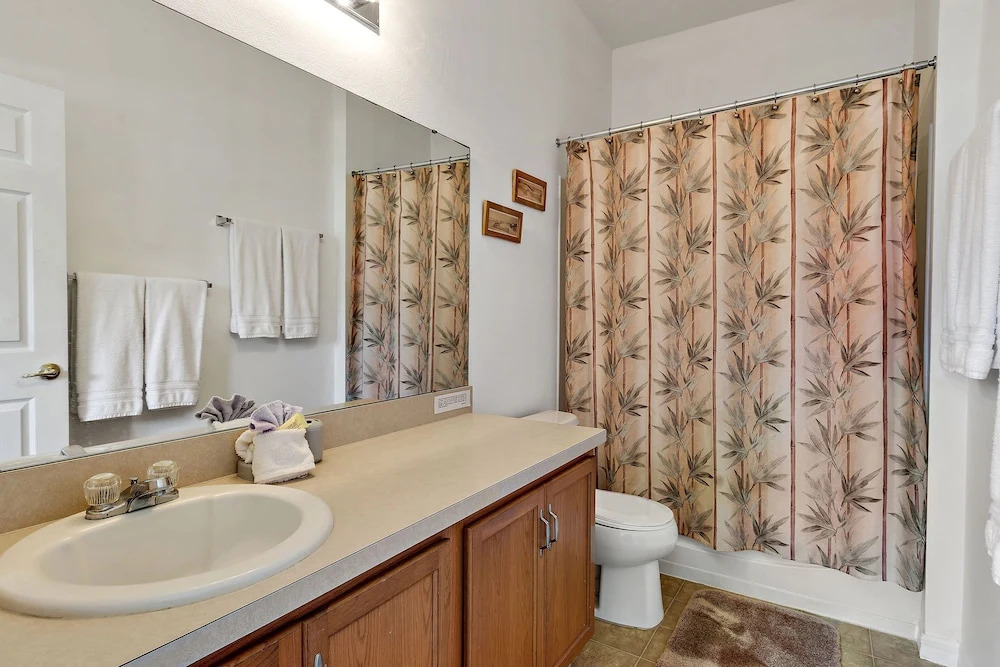 4 Bed Luxury at Legacy Park: Pool, Spa, Games Room