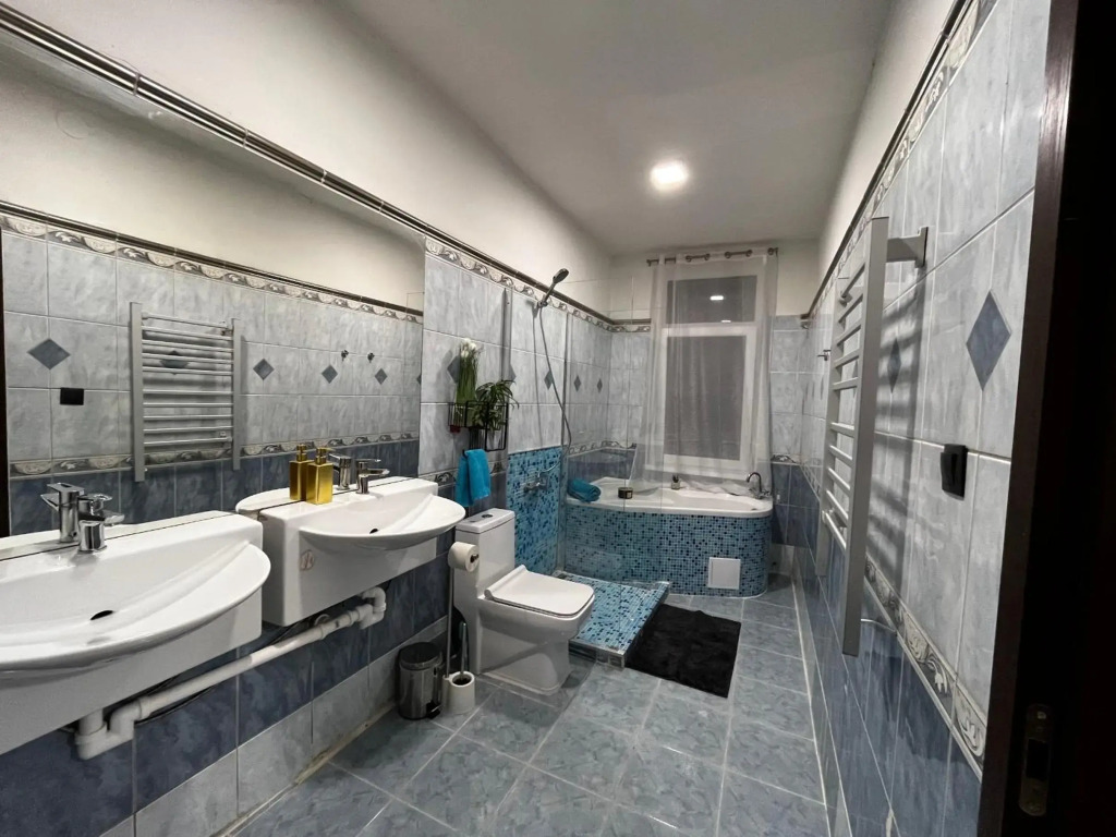 Large 3 bedroom apartment with billiard and view