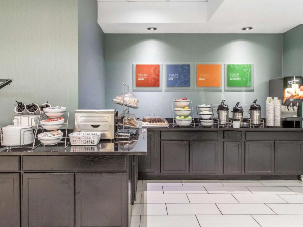Clarion Hotel & Suites BWI Airport North