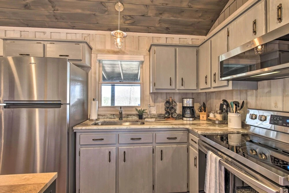 Serene Cabin Getaway w/ 2 Decks + Mountain Views!