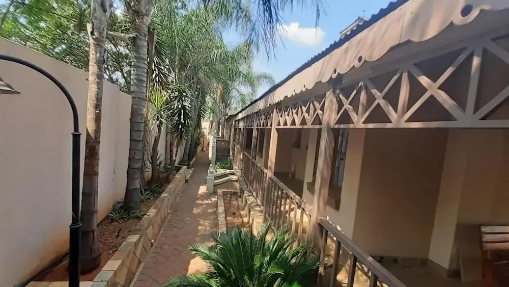Cosy Double Bedroom in Guesthouse