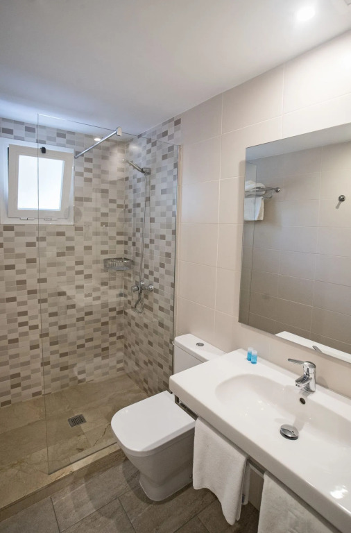 Hostal Es Pi - Emar Hotels