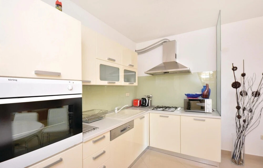Beautiful Home in Kastel Stafilic With Wifi and 8 Bedrooms