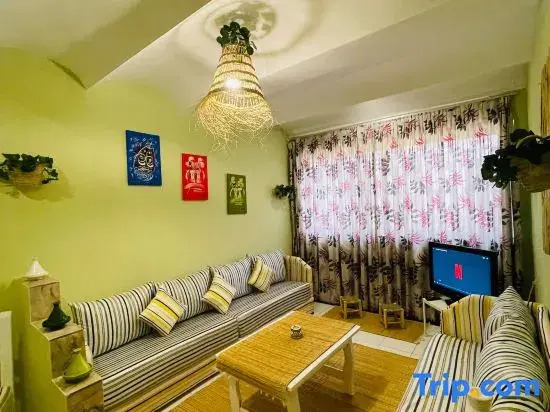 Charming Getaway in Casablanca Maroc, Cozy Home With Thoughtful Amenities