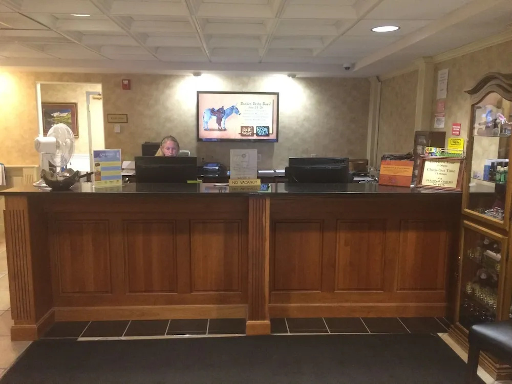 Midnight Rose & McGills Hotel & Casino
