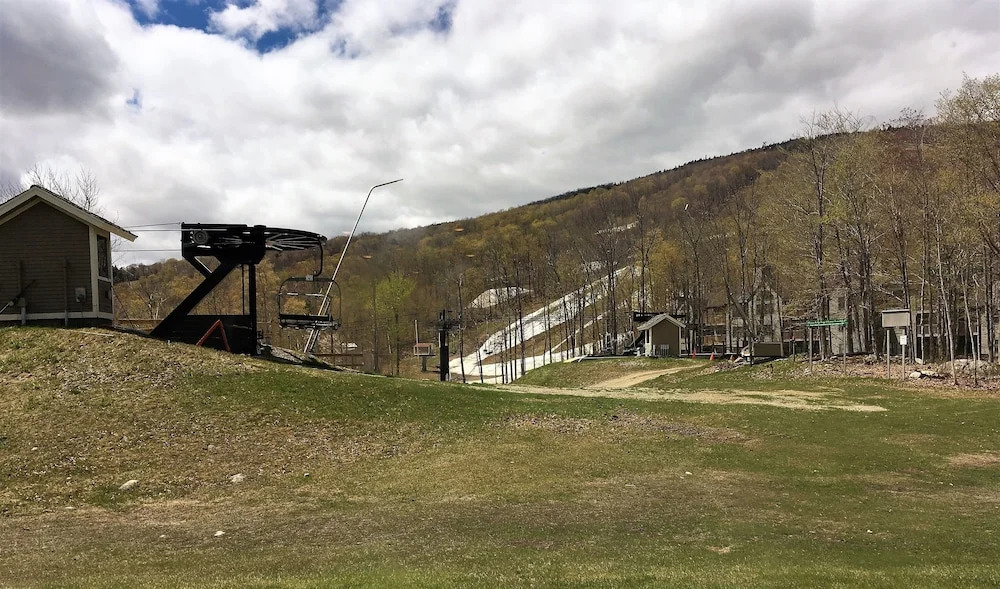 Ski-in, Ski-out 2 Br Condo With View of Ski Lift! 2 Bedrooms 2 Bathroo