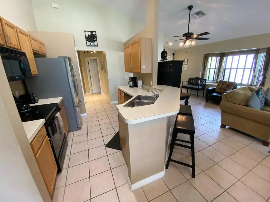 1531GUV -Home away from home! Golf front villa!