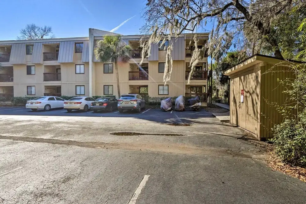 Hilton Head Condo w/ Covered Balcony + Pool Access