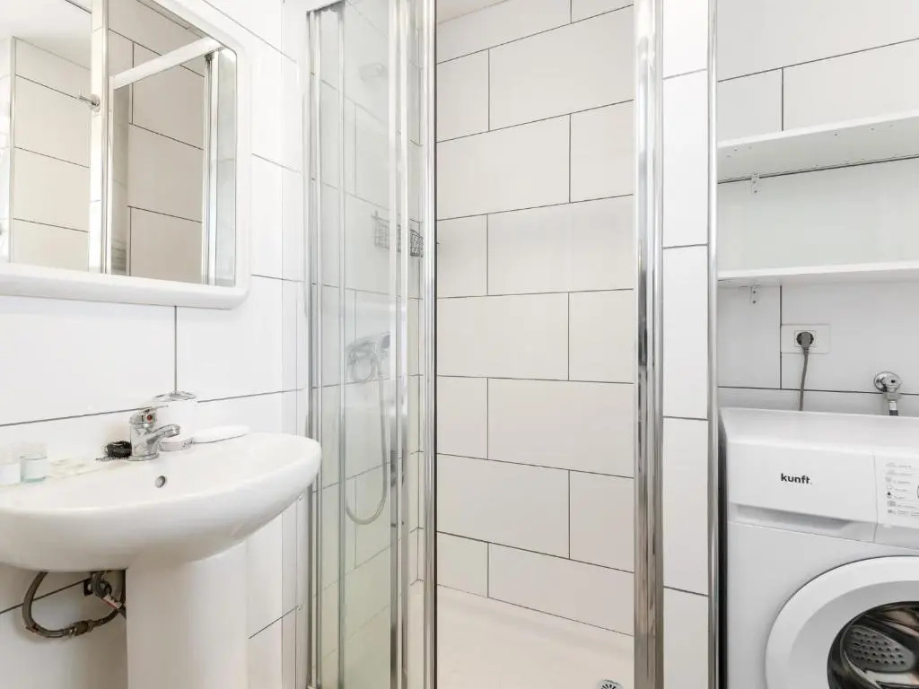 651 Bright establishment, heated pool and Wi Fi