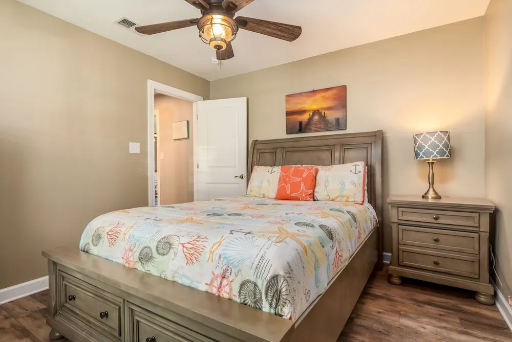 Chele's Bayside Cottage - 2304 Island Shores Dr 4 Bedroom Home by RedAwning