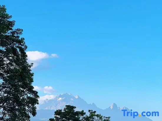 Lijiang Qingsongling Naxi Family