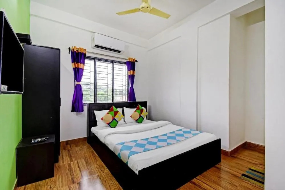 Goroomgo Relax Inn Newtown Kolkata