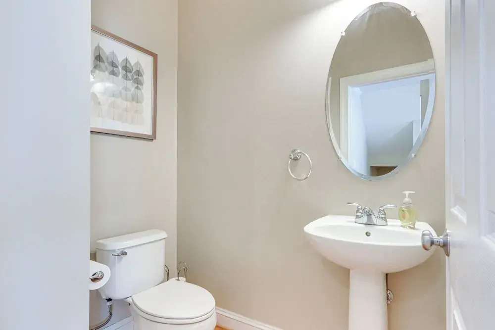 Modern 3BR Townhome 3 Mi to Dulles & Reston TC