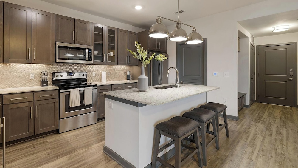 Landing Apartments Fort Worth near Cultural District