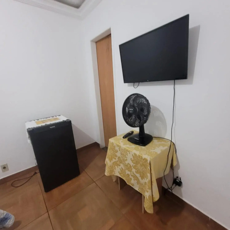 Cantinho do SOSSEGO, a 2 km da praia de Itapuã, no centro da cidade, wifi, ideal para CASAL