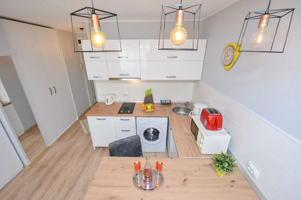 Candy Studio - Cismigiu Gardens - Quiet Room - Open Kitchen -smart Tv