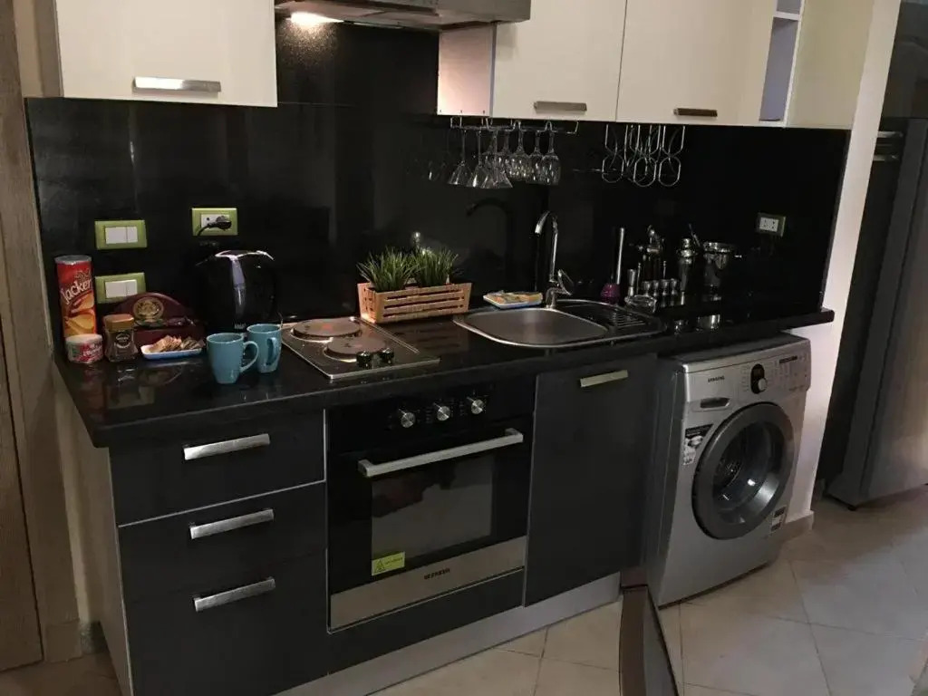 Pool View Apartment At British Resort Unit 221