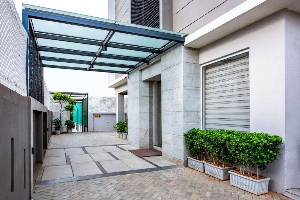 Floressa Randa Business Hotel