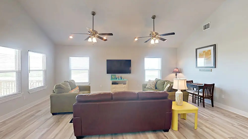 660 Sandpiper Cir Home - 3 Br home by RedAwning