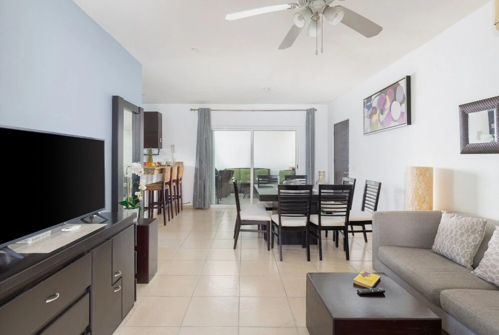 Spacious 2BR Condo Well-located Wifi Concierge