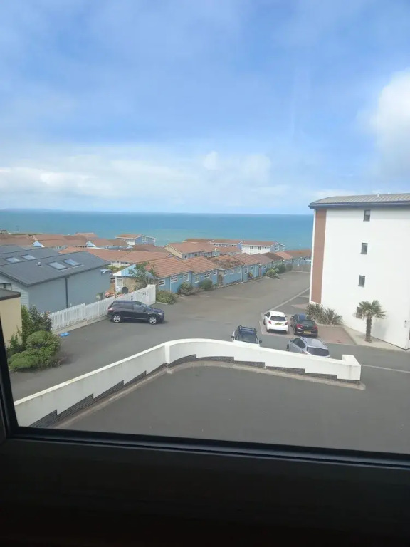 Inviting 2 Bed Apartment in Westwood ho